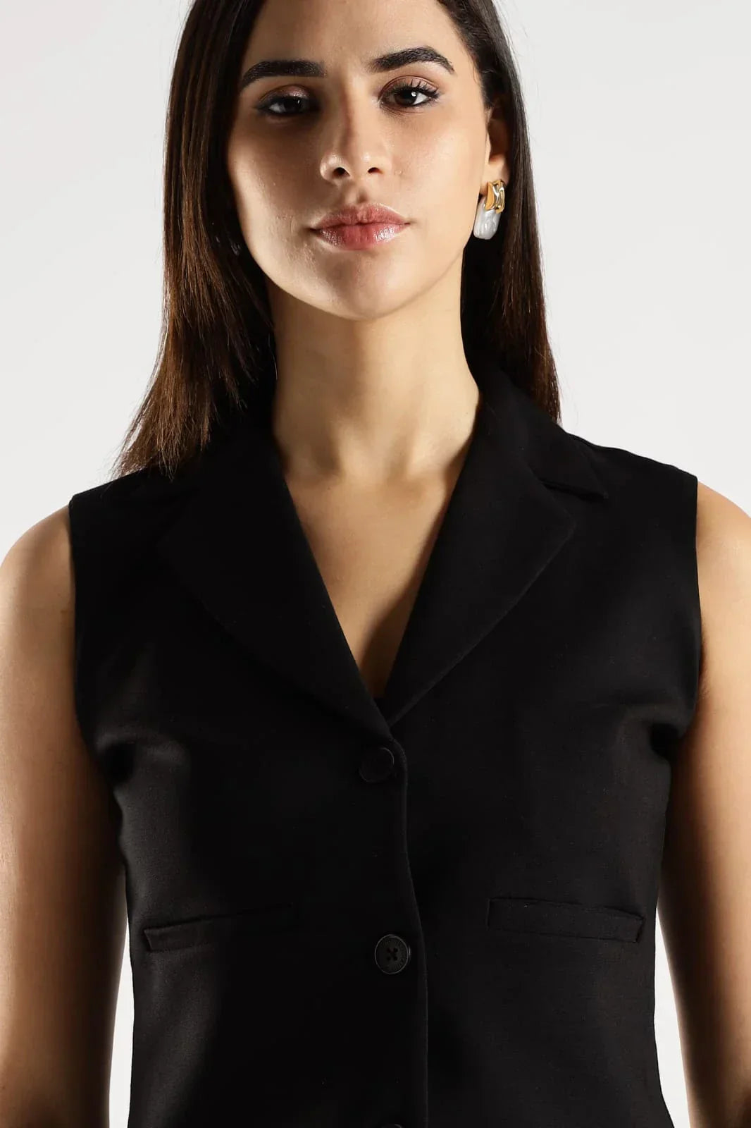 How Do You Choose a Premium HR Blazer That Works With Formal Trousers and Armani Trousers?