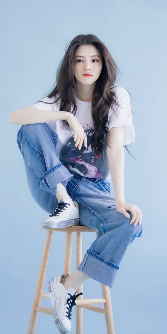 girl-sitting-on-chair